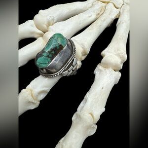 Vintage Ethnic Southwest Sterling Silver Turquoise Ring size 8.25
